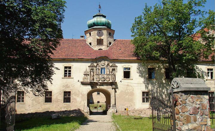 Zamek w Głogówku powstał na przełomie XIII i XIV w. Istniejący dziś obiekt został zbudowany na przeł