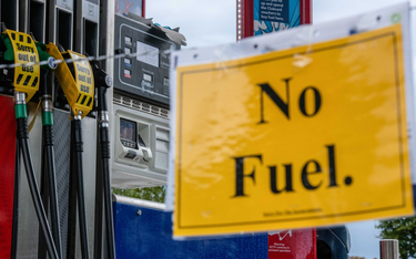 Wiele brytyjskich stacji benzynowych nadal ma problemy z paliwem.