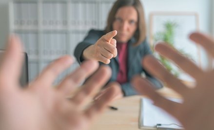 Rząd zmienia przepisy dotyczące mobbingu i dyskryminacji. Biznes krytykuje