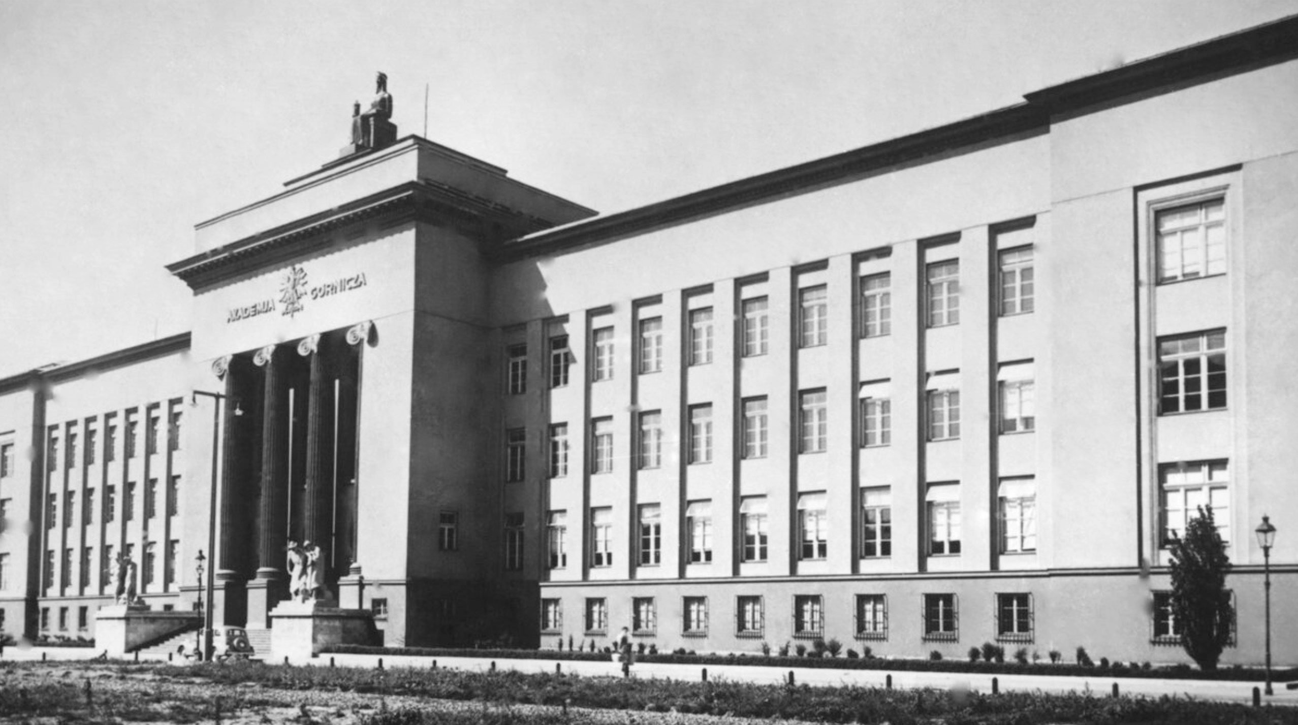Zamiast indeksów dostali karabiny. Niezwykłe początki Akademii Górniczej w II RP