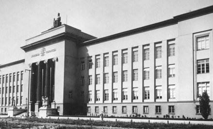 Przedwojenna siedziba Akademii Górniczej w Krakowie. Na dachu widoczny jest posąg św. Barbary ustawi
