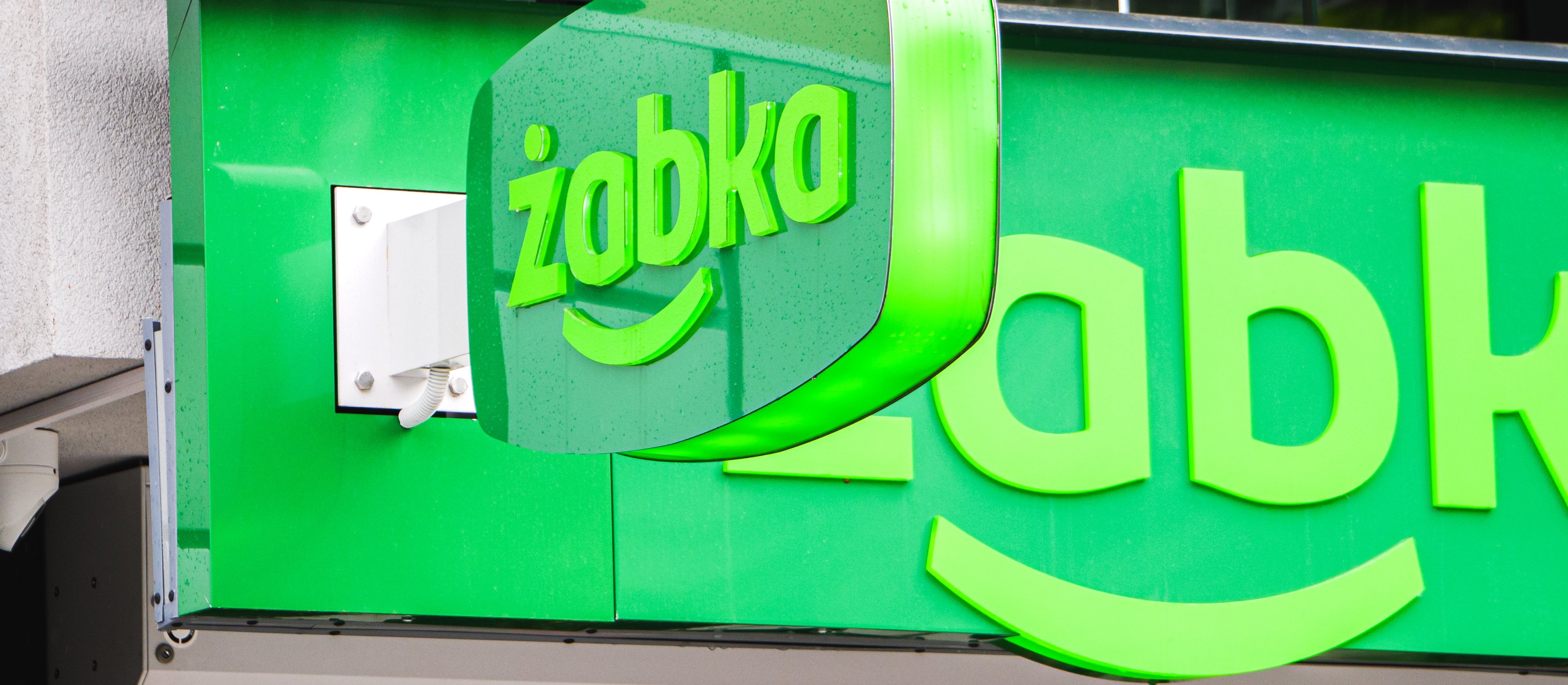 Żabka: błędy przy naliczaniu rabatów na produkty; problem jest rozwiązywany