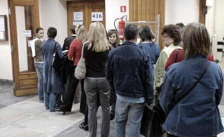 Przybywa cudzoziemców chcących zalegalizować swój pobyt w Polsce