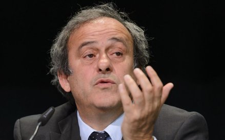 Prezydent UEFA Michel Platini podczas konferencji prasowej przed 65. kongresem FIFA