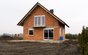 Bez ostrzeżenia wstrzymano na lata budowy domów w Polsce