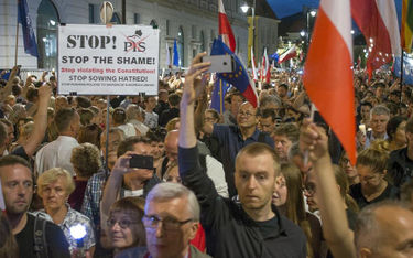 Protesty na Krakowskim Przedmieściu w lipcu
