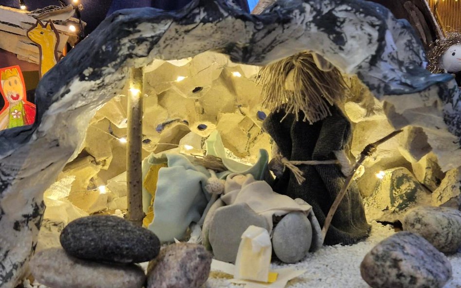 Szopka jak kadr z filmu animowanego dla dzieci robi wspaniałe wrażenie