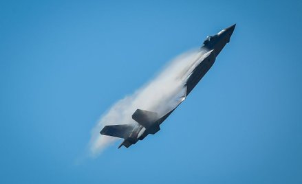 Chiny pochwaliły się nowymi myśliwcami