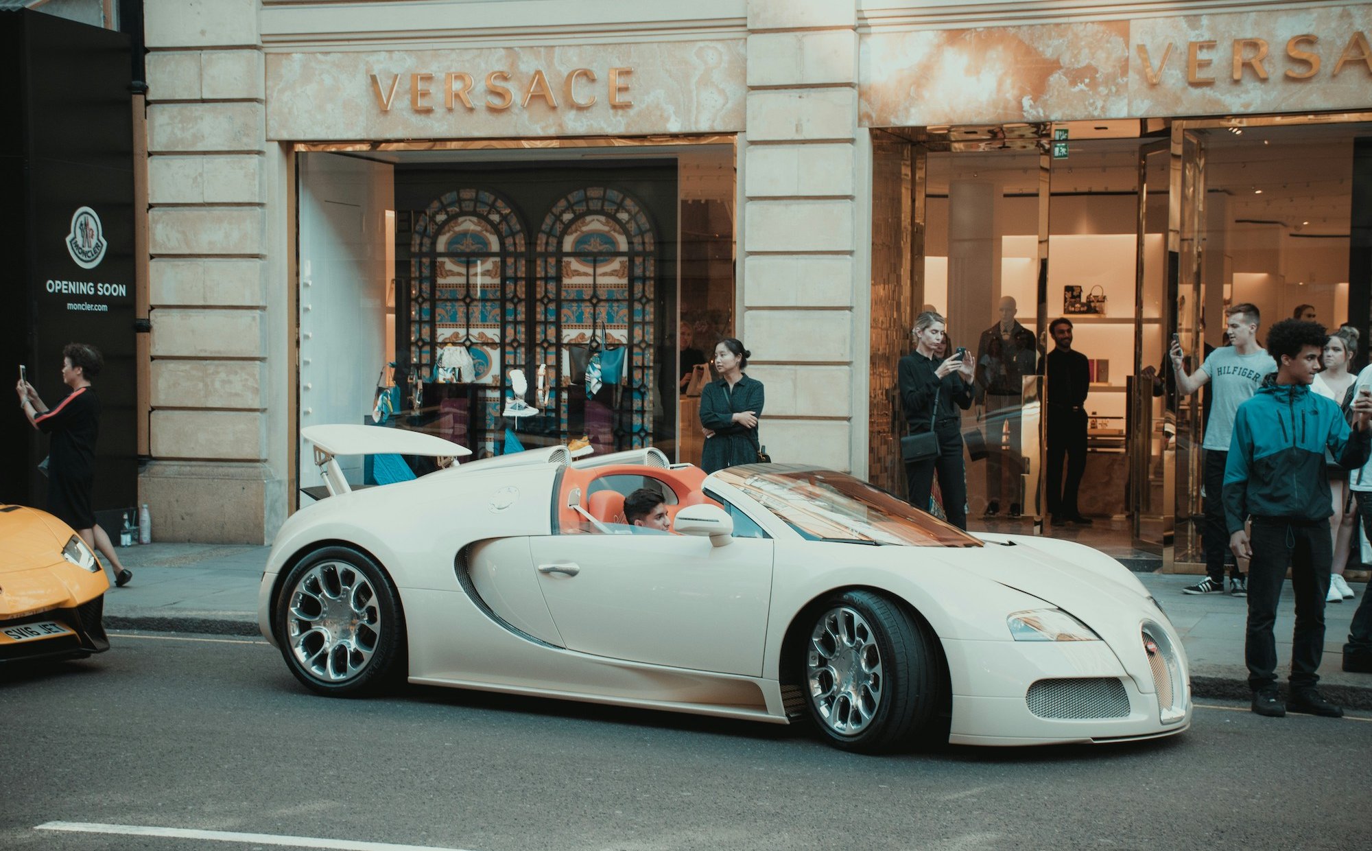 Krach ery „demokratycznego” luksusu. Słynne marki w tarapatach