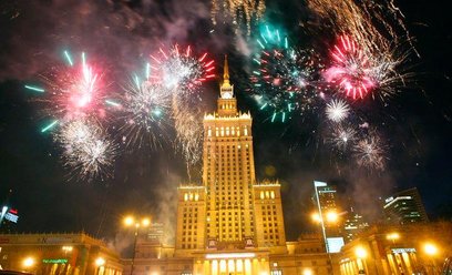 Sztuczne ognie nad PKiN z okazji ogłoszenia organizatorów EURO 2012. Taki widok już tylko na zdjęcia