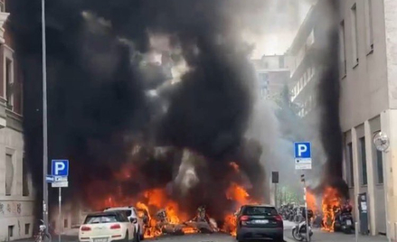 Po eksplozji kilka samochodów stanęło w płomieniach