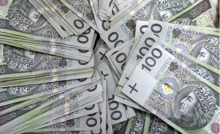 Czy licząc stratę ze sprzedaży wierzytelności, uwzględniamy VAT
