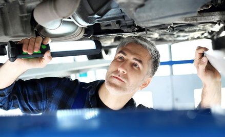 Pojazdy elektryczne mniej kosztowne w serwisowaniu od konwencjonalnych