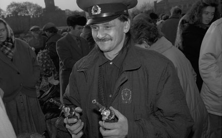 Ad Nuis, targowisko staroci w Krakowie, Polska, 1989