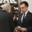 Minister finansów Andrzej Domański na sali obrad Senatu.