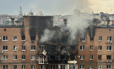 Skutki rosyjskiego ataku dronów w Charkowie.