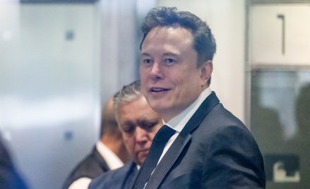 Elon Musk w budynku sądu w Oackland. Nie takiego werdyktu ławy przysięgłych się spodziewał