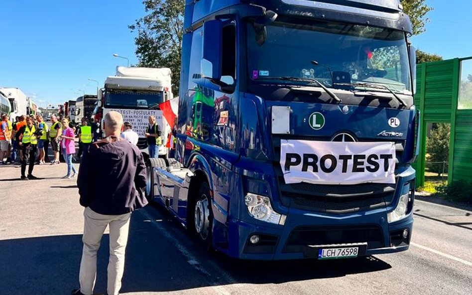 Przewoźnicy przygotowują się do blokady przejścia w Hrebennem i Korczowej