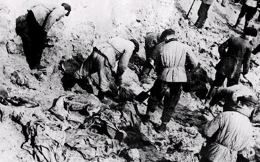 Kwiecień 1943 rok. Otwarcie masowych grobów polskich oficerów w Katyniu