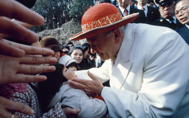Jan Paweł II w Nagasaki, 1981 r. Na ogół jednak Japończycy, jeśli mają kontakt z chrześcijaństwem, t