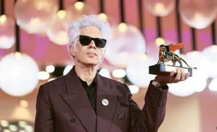 Jim Jarmusch ze Złotym Lwem, nagrodą główną festiwalu filmowego w Wenecji 2025 dla filmu „Father Mot