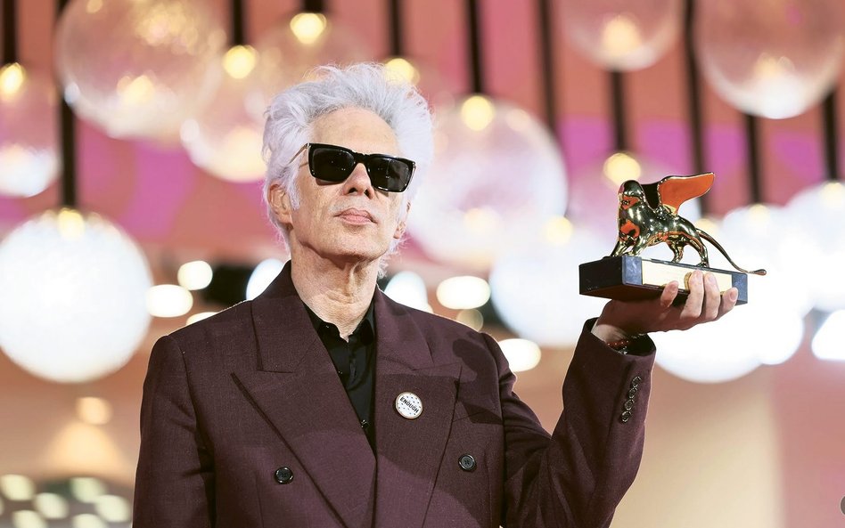 Jim Jarmusch ze Złotym Lwem, nagrodą główną festiwalu filmowego w Wenecji 2025 dla filmu „Father Mot