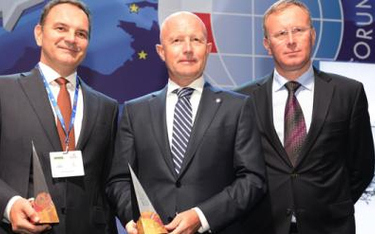 Laureaci, od lewej: Tomáš David, członek zarządu EPH, i Andrzej Klesyk, prezes PZU. Obok: Bogusław C