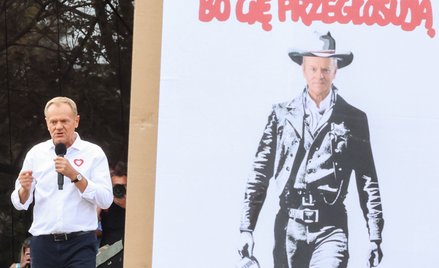 Jak na polityka, który jeszcze niedawno odżegnywał się od polityki historycznej, premier Donald Tusk