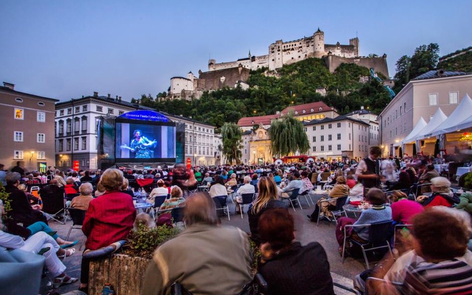 Salzburg - cowieczorne pokazy festiwalowych spektakli i koncertów