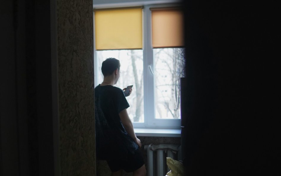 Z badań wynika, że na świecie rośnie liczba ludzi, którzy odczuwają negatywne emocje, takie jak stra