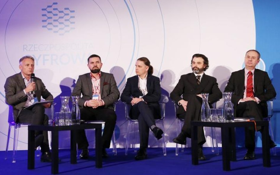 Polacy potrzebują wsparcia, by osiągnąć zadowalający poziom rozwoju cyfrowego – przekonywali uczestn