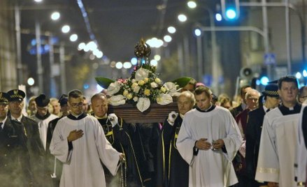 Ubiegłoroczna procesja z relikwiami św. Faustyny w Łodzi