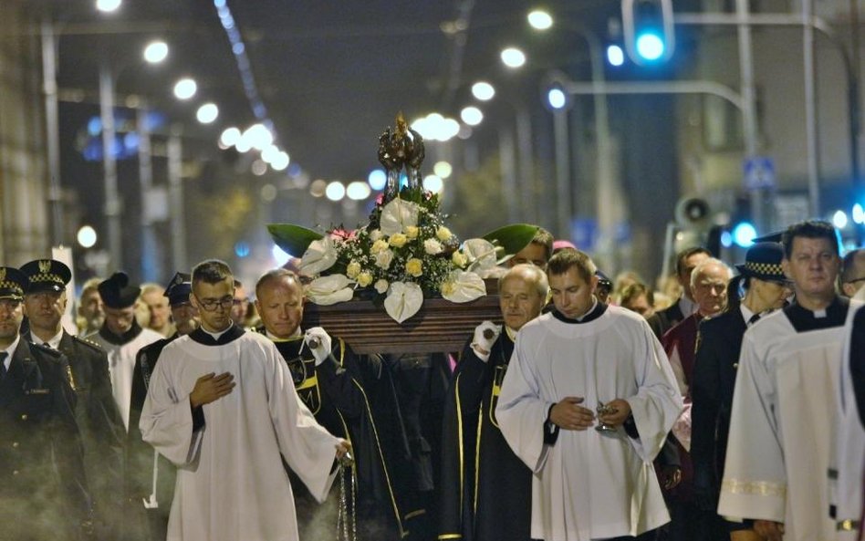 Ubiegłoroczna procesja z relikwiami św. Faustyny w Łodzi