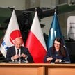 Prezes Zakładów Mechanicznych Bumar-Łabędy S.A. Monika Kruczek i prezes Polskiej Grupy Zbrojeniowej 