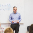 Edukacja to jedna z branż, w których pracuje się najkrócej. Zdaniem ekonomistów jest to niezdrowa sy