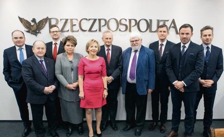 Uczestnicy debaty w siedzibie redakcji „Rzeczpospolitej”. Spotkanie prowadził Paweł Rochowicz (pierw