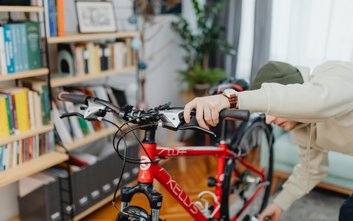 Odpowiednio przygotowany rower to podstawa bezpiecznej i przyjemnej jazdy po Warszawie