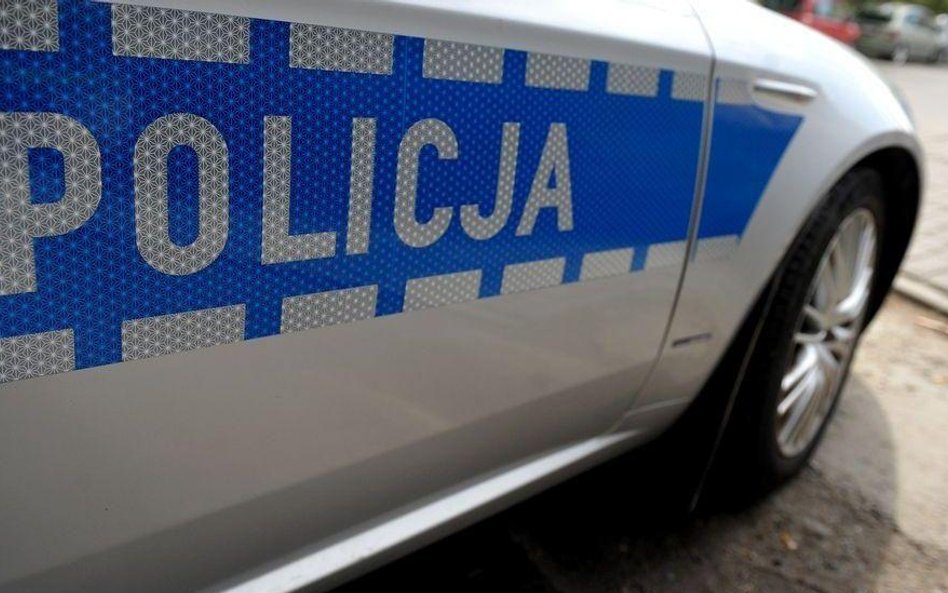 Policjanci pilnują noworodka w szpitalu