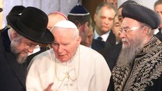 Jan Paweł II wielokrotnie nazywał rabinów „starszymi braćmi”. Wskazywał też, że „Żydom jako narodowi