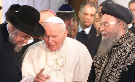 Jan Paweł II wielokrotnie nazywał rabinów „starszymi braćmi”. Wskazywał też, że „Żydom jako narodowi