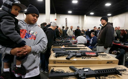 Pokaz broni na targach Rocky Mountain Gun Show