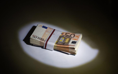 Świat najchętniej płaci w euro
