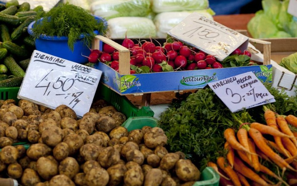 Polacy chętnie kupują ekożywność na bazarach