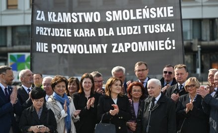 Jarosław Kaczyński i inni politycy Prawa i Sprawiedliwości wzięli udział w obchodach miesięcznicy ka
