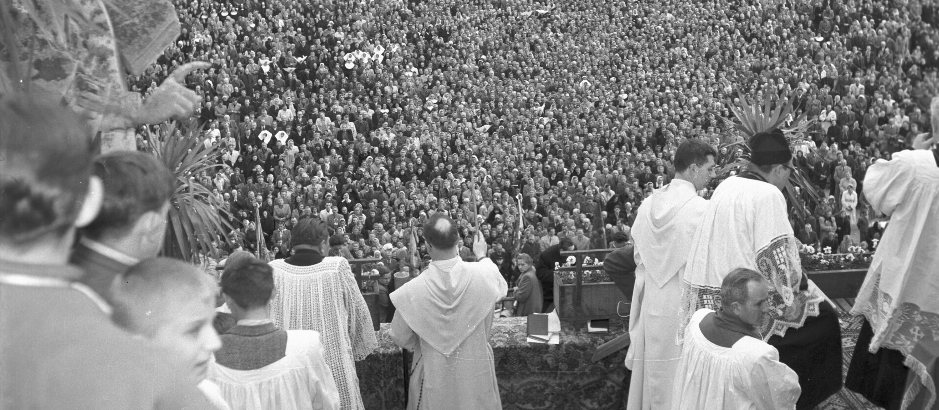 Jak świętowano 1000-lecie chrztu Polski: 36 esbeków z aparatami na 36 biskupów