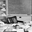 Biurko Einsteina na uniwersytecie w Princeton sfotografowane w kilka godzin po jego śmierci 18 kwiet
