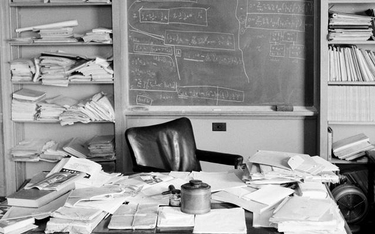 Biurko Einsteina na uniwersytecie w Princeton sfotografowane w kilka godzin po jego śmierci 18 kwiet