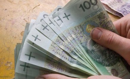 Równanie pensji raz w górę, raz w dół