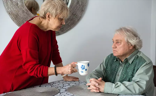 Jerzy Maksymiuk z żoną, kadr z filmu „Maksymiuk. Koncert na dwoje”