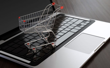 E-sklep nie może narzucać konsumentowi właściwości sądu